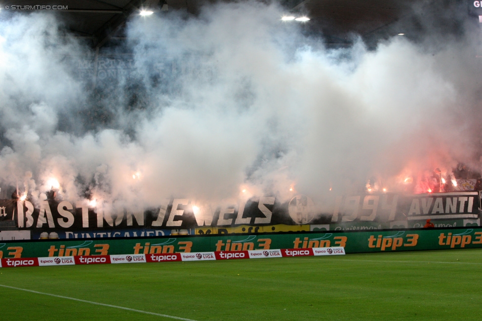 Sturm Graz - RB Salzburg
Oesterreichische Fussball Bundesliga, 34. Runde, SK Sturm Graz - FC RB Salzburg, Stadion Liebenau Graz, 20.05.2015. 

Foto zeigt Fans von Sturm
Schlüsselwörter: pyrotechnik