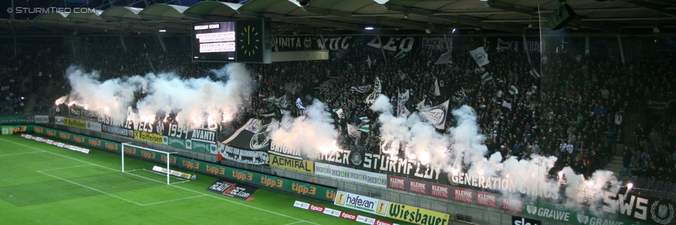 Sturm Graz - RB Salzburg
Oesterreichische Fussball Bundesliga, 34. Runde, SK Sturm Graz - FC RB Salzburg, Stadion Liebenau Graz, 20.05.2015. 

Foto zeigt Fans von Sturm
Schlüsselwörter: pyrotechnik