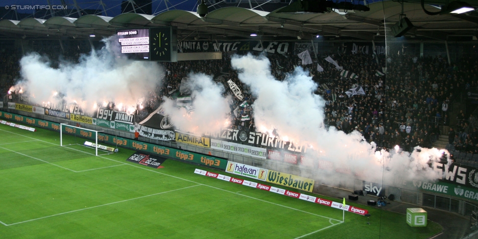 Sturm Graz - RB Salzburg
Oesterreichische Fussball Bundesliga, 34. Runde, SK Sturm Graz - FC RB Salzburg, Stadion Liebenau Graz, 20.05.2015. 

Foto zeigt Fans von Sturm
Schlüsselwörter: pyrotechnik