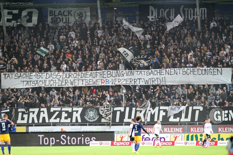 Sturm Graz - RB Salzburg
Oesterreichische Fussball Bundesliga, 34. Runde, SK Sturm Graz - FC RB Salzburg, Stadion Liebenau Graz, 20.05.2015. 

Foto zeigt Fans von Sturm mit einem Spruchband
Schlüsselwörter: protest