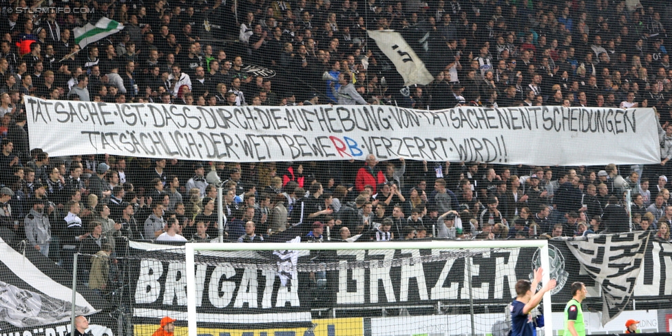 Sturm Graz - RB Salzburg
Oesterreichische Fussball Bundesliga, 34. Runde, SK Sturm Graz - FC RB Salzburg, Stadion Liebenau Graz, 20.05.2015. 

Foto zeigt Fans von Sturm mit einem Spruchband
Schlüsselwörter: protest