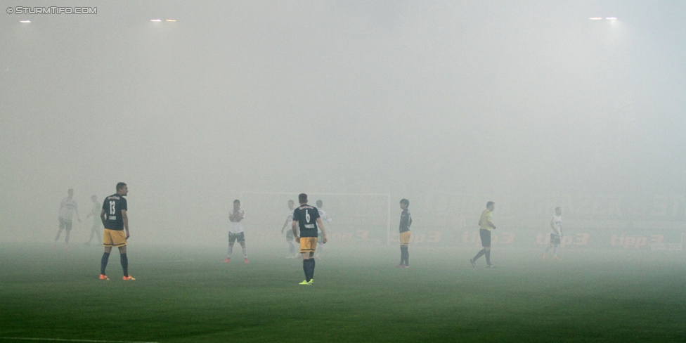 Sturm Graz - RB Salzburg
Oesterreichische Fussball Bundesliga, 34. Runde, SK Sturm Graz - FC RB Salzburg, Stadion Liebenau Graz, 20.05.2015. 

Foto zeigt Spieler im Nebel
Schlüsselwörter: wetter