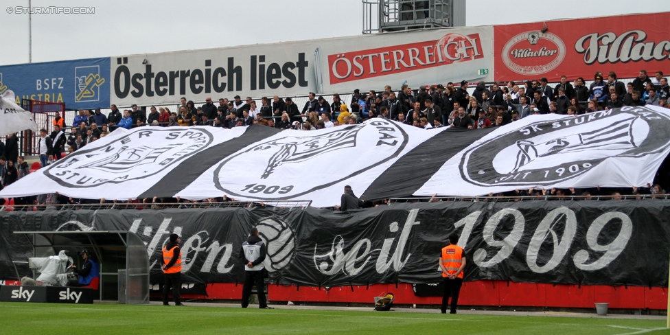 Admira Wacker - Sturm Graz
Oesterreichische Fussball Bundesliga, 35. Runde, FC Admira Wacker Moedling - SK Sturm Graz, Stadion Suedstadt Maria Enzersdorf, 24.05.2015. 

Foto zeigt Fans von Sturm mit einer Choreografie
