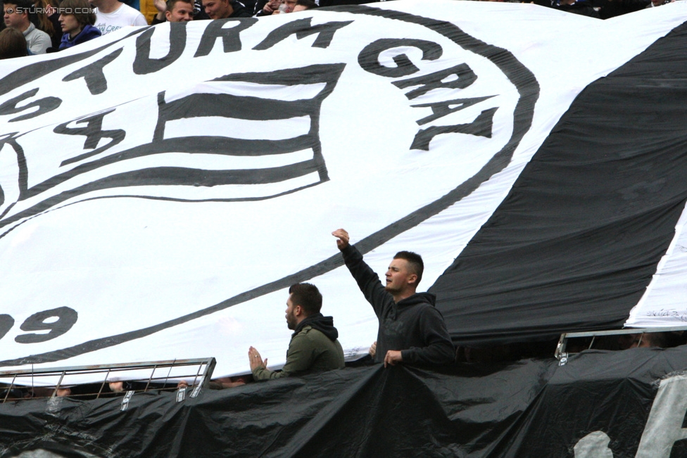 Admira Wacker - Sturm Graz
Oesterreichische Fussball Bundesliga, 35. Runde, FC Admira Wacker Moedling - SK Sturm Graz, Stadion Suedstadt Maria Enzersdorf, 24.05.2015. 

Foto zeigt Fans von Sturm mit einer Choreografie
