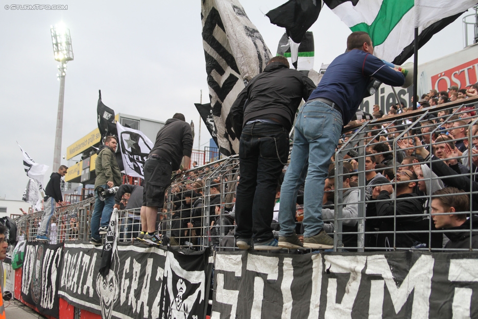 Admira Wacker - Sturm Graz
Oesterreichische Fussball Bundesliga, 35. Runde, FC Admira Wacker Moedling - SK Sturm Graz, Stadion Suedstadt Maria Enzersdorf, 24.05.2015. 

Foto zeigt Fans von Sturm
