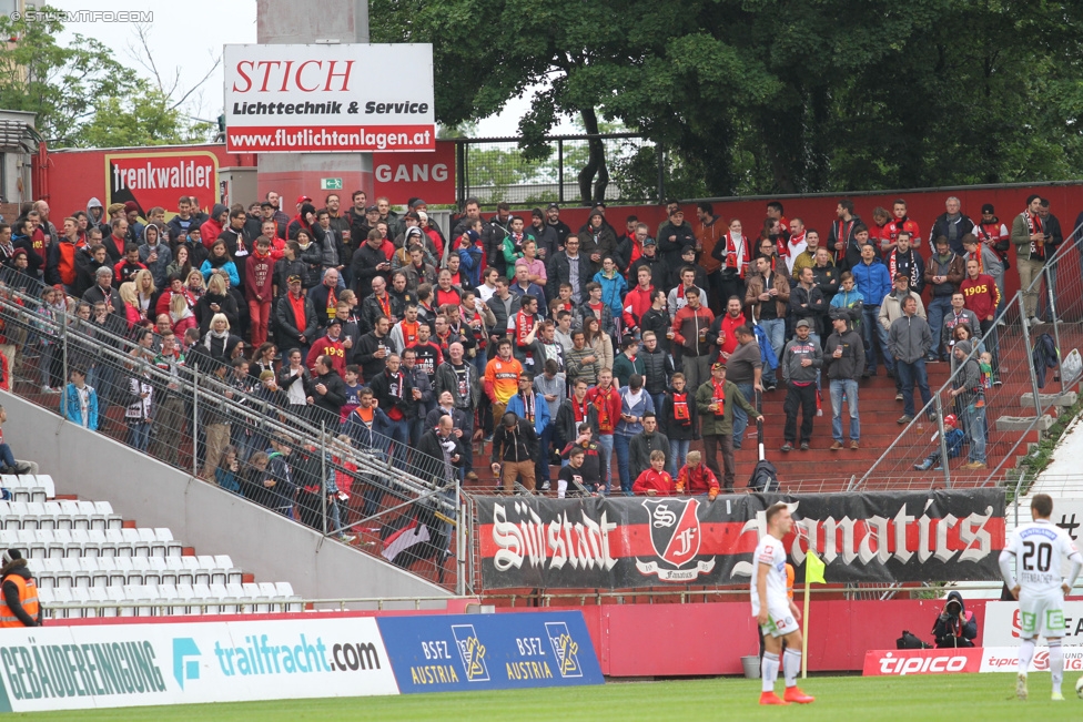 Admira Wacker - Sturm Graz
Oesterreichische Fussball Bundesliga, 35. Runde, FC Admira Wacker Moedling - SK Sturm Graz, Stadion Suedstadt Maria Enzersdorf, 24.05.2015. 

Foto zeigt Fans der Admira
