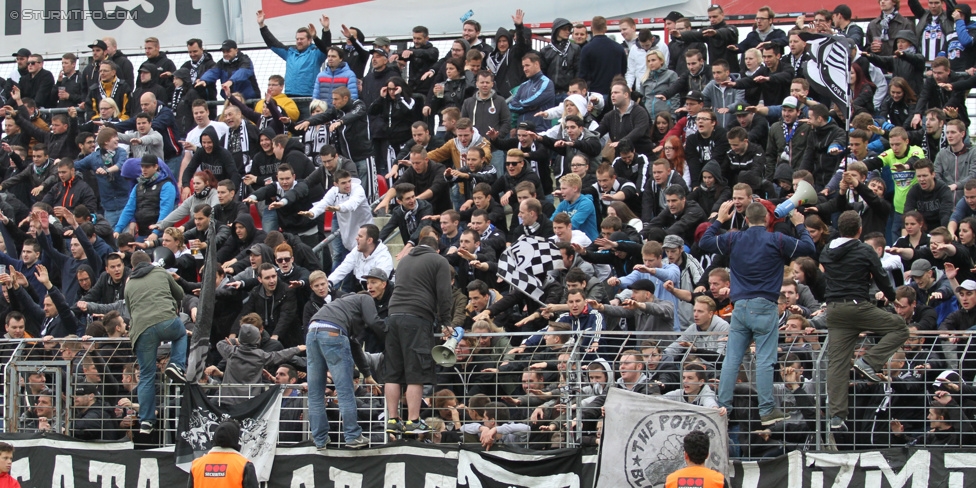 Admira Wacker - Sturm Graz
Oesterreichische Fussball Bundesliga, 35. Runde, FC Admira Wacker Moedling - SK Sturm Graz, Stadion Suedstadt Maria Enzersdorf, 24.05.2015. 

Foto zeigt Fans von Sturm
