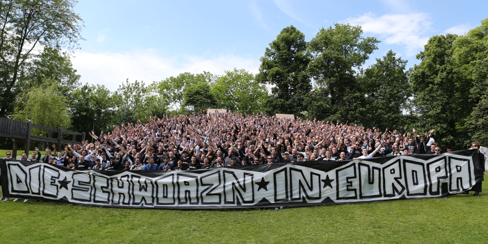 Sturm Graz - Ried
Oesterreichische Fussball Bundesliga, 36. Runde, SK Sturm Graz - SV Ried, Stadion Liebenau Graz, 31.05.2015. 

Foto zeigt Fans von Sturm im Augarten
