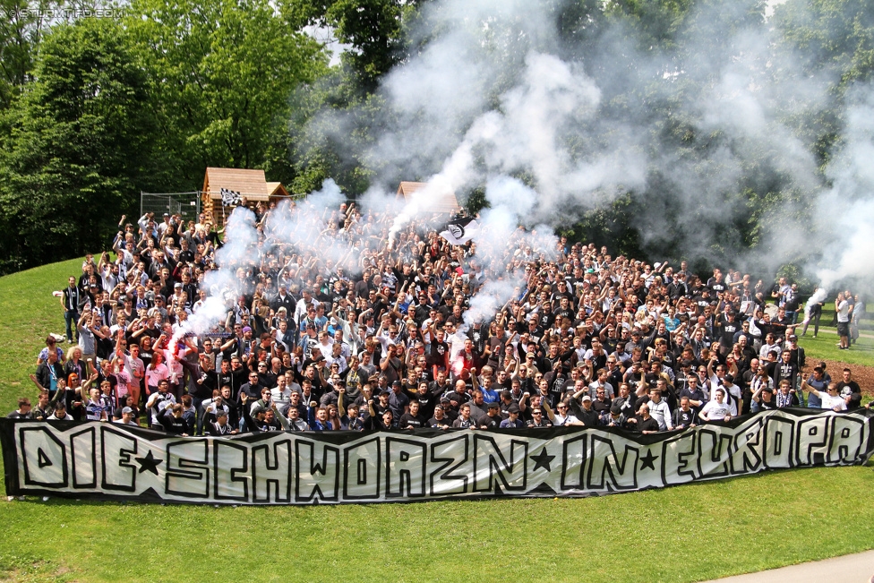 Sturm Graz - Ried
Oesterreichische Fussball Bundesliga, 36. Runde, SK Sturm Graz - SV Ried, Stadion Liebenau Graz, 31.05.2015. 

Foto zeigt Fans von Sturm im Augarten
