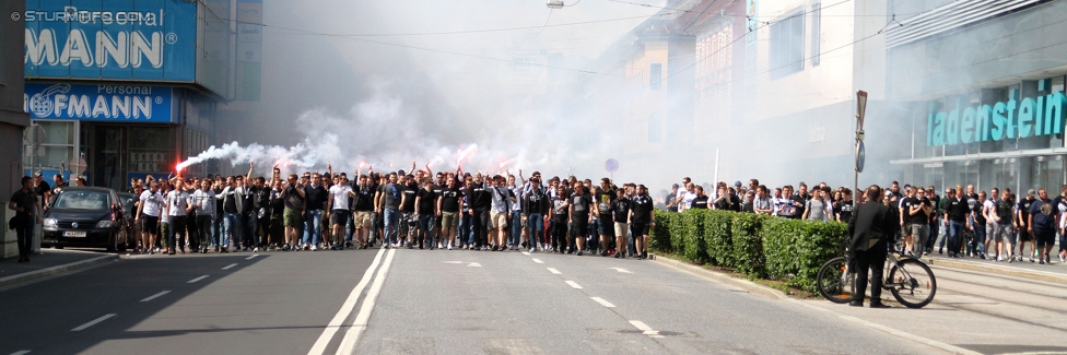 Sturm Graz - Ried
Oesterreichische Fussball Bundesliga, 36. Runde, SK Sturm Graz - SV Ried, Stadion Liebenau Graz, 31.05.2015. 

Foto zeigt Fans von Sturm beim Corteo
