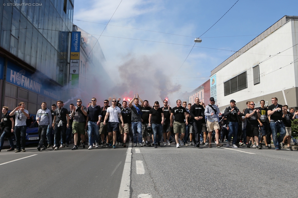 Sturm Graz - Ried
Oesterreichische Fussball Bundesliga, 36. Runde, SK Sturm Graz - SV Ried, Stadion Liebenau Graz, 31.05.2015. 

Foto zeigt Fans von Sturm beim Corteo
