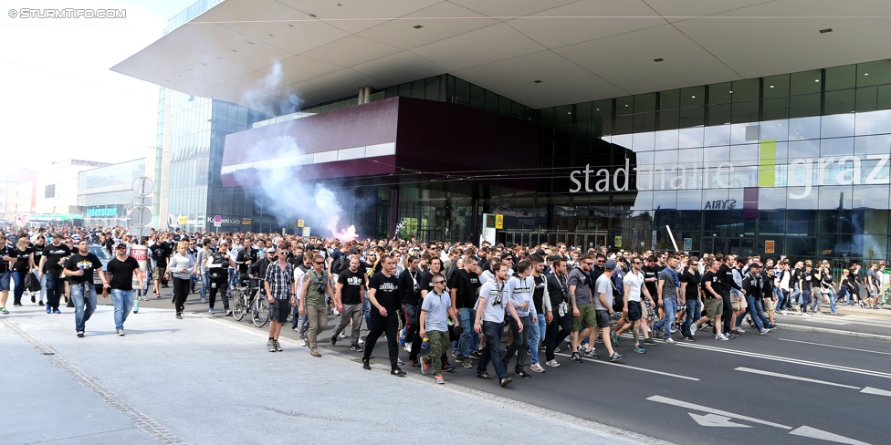 Sturm Graz - Ried
Oesterreichische Fussball Bundesliga, 36. Runde, SK Sturm Graz - SV Ried, Stadion Liebenau Graz, 31.05.2015. 

Foto zeigt Fans von Sturm beim Corteo
