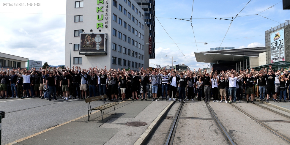 Sturm Graz - Ried
Oesterreichische Fussball Bundesliga, 36. Runde, SK Sturm Graz - SV Ried, Stadion Liebenau Graz, 31.05.2015. 

Foto zeigt Fans von Sturm beim Corteo
