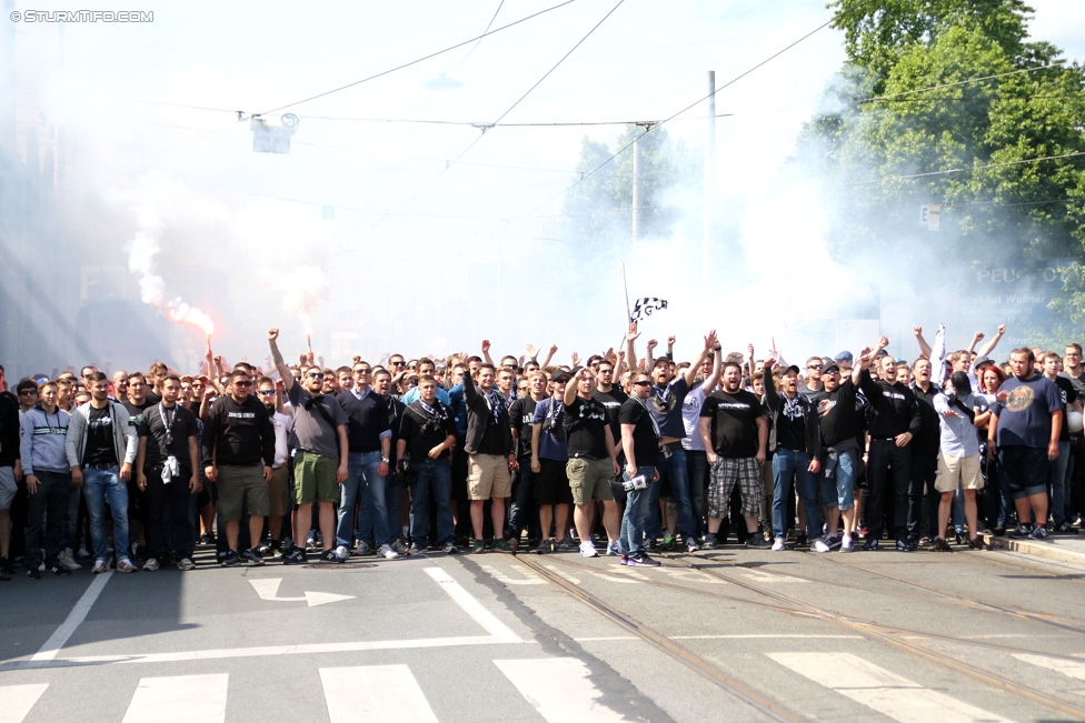 Sturm Graz - Ried
Oesterreichische Fussball Bundesliga, 36. Runde, SK Sturm Graz - SV Ried, Stadion Liebenau Graz, 31.05.2015. 

Foto zeigt Fans von Sturm beim Corteo
