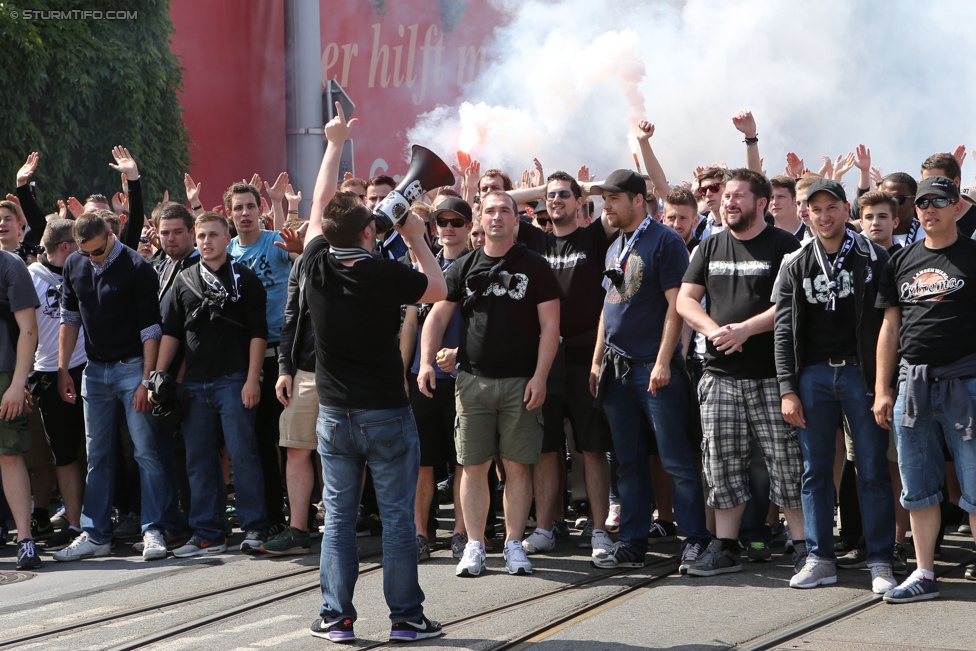 Sturm Graz - Ried
Oesterreichische Fussball Bundesliga, 36. Runde, SK Sturm Graz - SV Ried, Stadion Liebenau Graz, 31.05.2015. 

Foto zeigt Fans von Sturm beim Corteo
