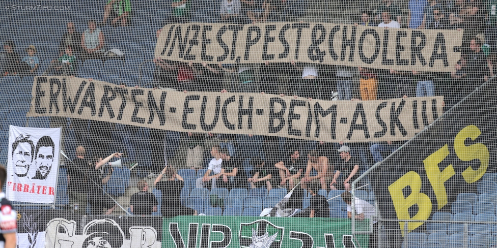 Sturm Graz - Ried
Oesterreichische Fussball Bundesliga, 36. Runde, SK Sturm Graz - SV Ried, Stadion Liebenau Graz, 31.05.2015. 

Foto zeigt Fans von Ried mit einem Spruchband
Schlüsselwörter: protest