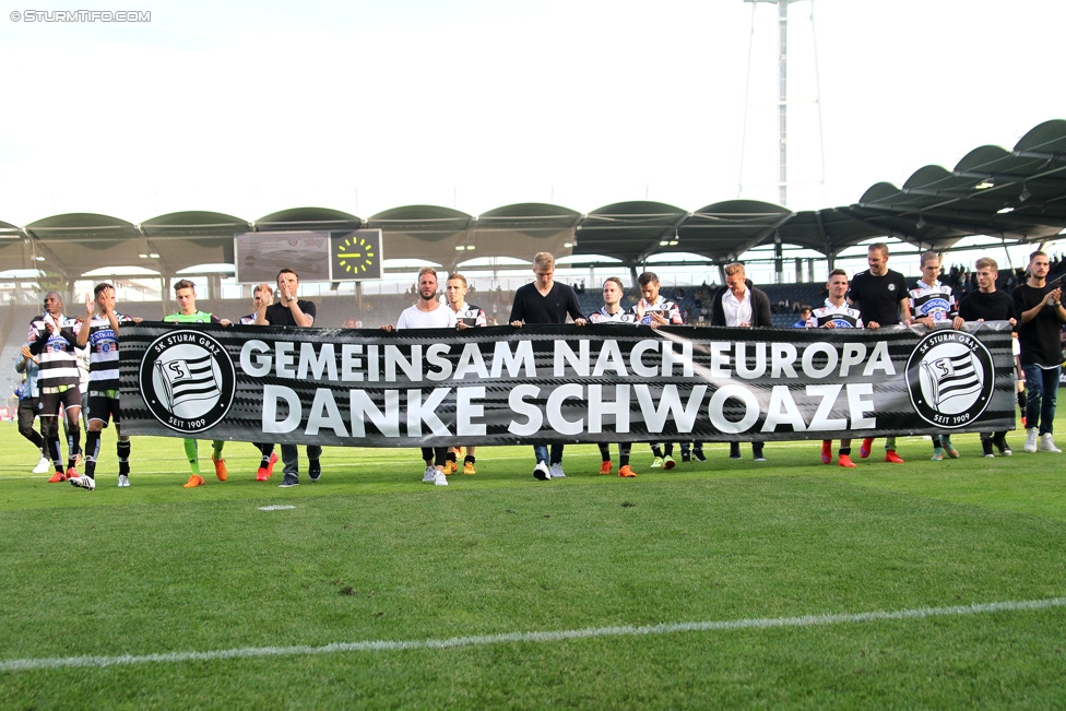 Sturm Graz - Ried
Oesterreichische Fussball Bundesliga, 36. Runde, SK Sturm Graz - SV Ried, Stadion Liebenau Graz, 31.05.2015. 

Foto zeigt die Mannschaft von Sturm mit einem Spruchband
