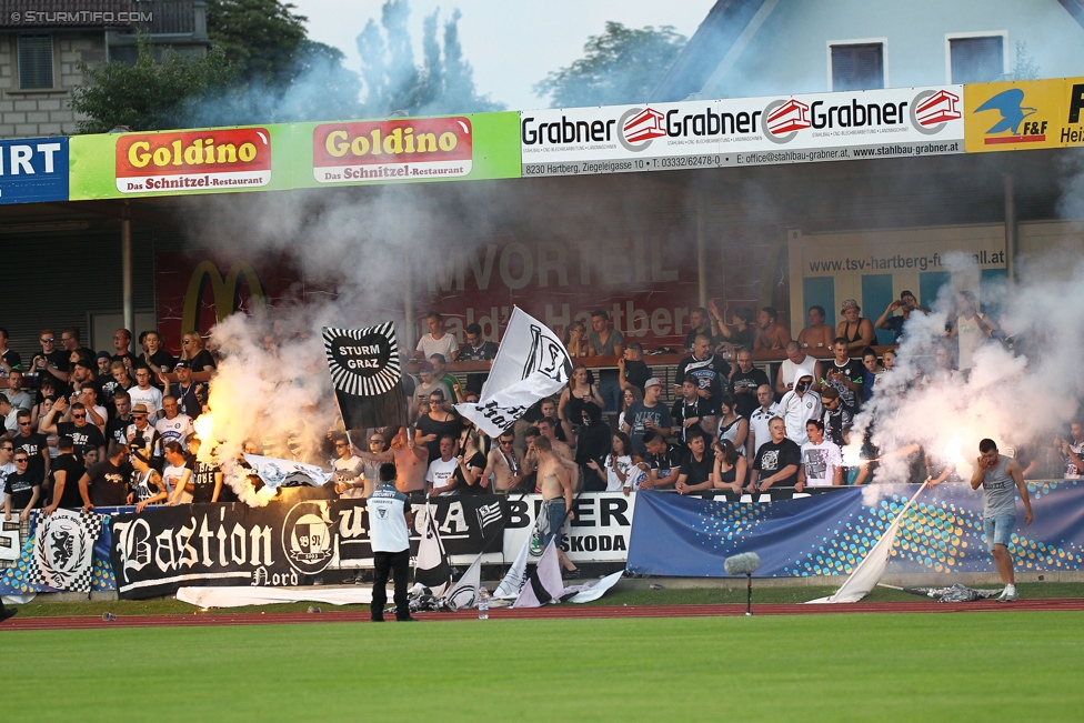 Hartberg - Sturm Graz
OEFB Cup, 1. Runde, TSV Hartberg - SK Sturm Graz, Arena Hartberg, 18.07.2015. 

Foto zeigt Fans von Sturm
Schlüsselwörter: pyrotechnik