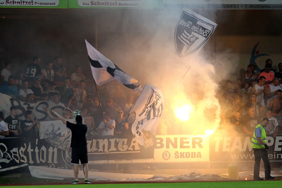 Hartberg - Sturm Graz
OEFB Cup, 1. Runde, TSV Hartberg - SK Sturm Graz, Arena Hartberg, 18.07.2015. 

Foto zeigt Fans von Sturm
Schlüsselwörter: pyrotechnik