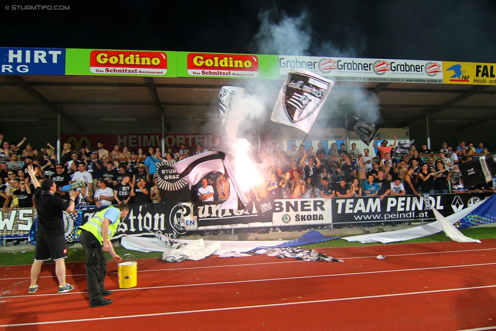 Hartberg - Sturm Graz
OEFB Cup, 1. Runde, TSV Hartberg - SK Sturm Graz, Arena Hartberg, 18.07.2015. 

Foto zeigt Fans von Sturm
Schlüsselwörter: pyrotechnik