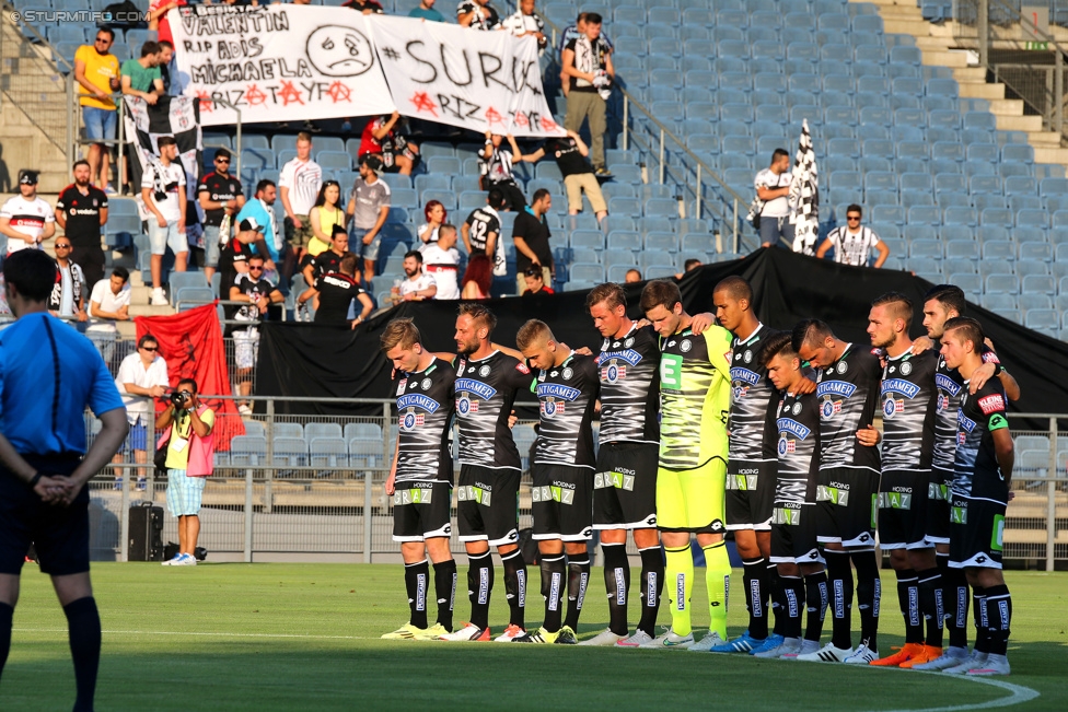 Sturm Graz - Besiktas
Testspiel,  SK Sturm Graz - Besiktas Istanbul, Stadion Liebenau Graz, 22.07.2015. 

Foto zeigt die Mannschaft von Sturm bei einer Trauerminute
