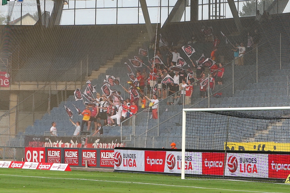 Sturm Graz - Admira Wacker
Oesterreichische Fussball Bundesliga, 1. Runde, SK Sturm Graz - FC Admira Wacker Moedling, Stadion Liebenau Graz, 25.07.2015. 

Foto zeigt Fans der Admira mit einer Choreografie
