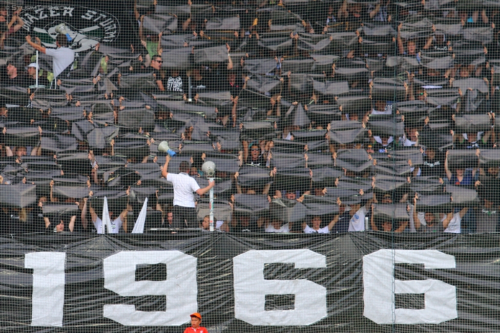 Sturm Graz - Admira Wacker
Oesterreichische Fussball Bundesliga, 1. Runde, SK Sturm Graz - FC Admira Wacker Moedling, Stadion Liebenau Graz, 25.07.2015. 

Foto zeigt Fans von Sturm mit einer Choreografie
