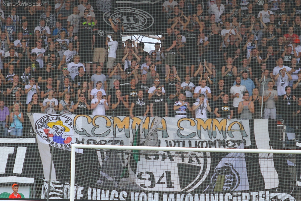 Sturm Graz - Admira Wacker
Oesterreichische Fussball Bundesliga, 1. Runde, SK Sturm Graz - FC Admira Wacker Moedling, Stadion Liebenau Graz, 25.07.2015. 

Foto zeigt Fans von Sturm mit einem Spruchband
