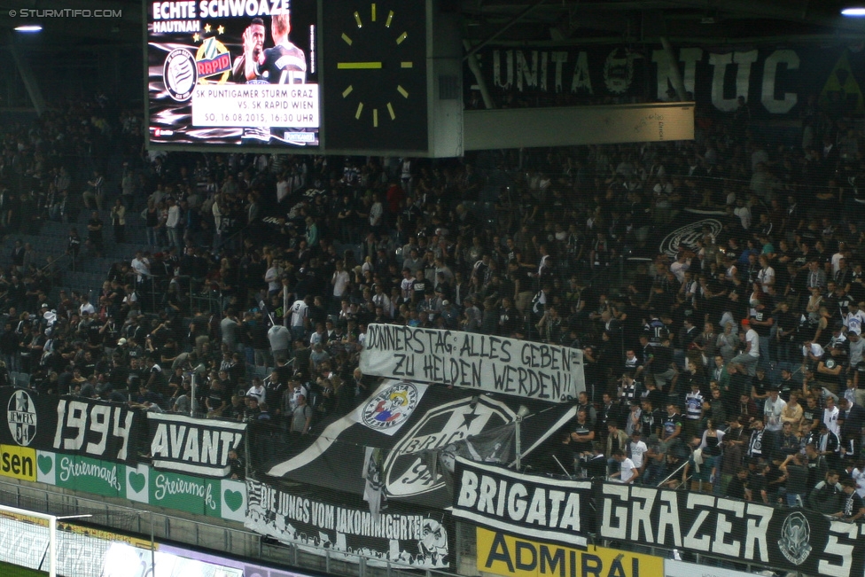 Sturm Graz - Groedig
Oesterreichische Fussball Bundesliga, 2. Runde, SK Sturm Graz - SV Groedig, Stadion Liebenau Graz, 02.08.2015. 

Foto zeigt Fans von Sturm mit einem Spruchband
