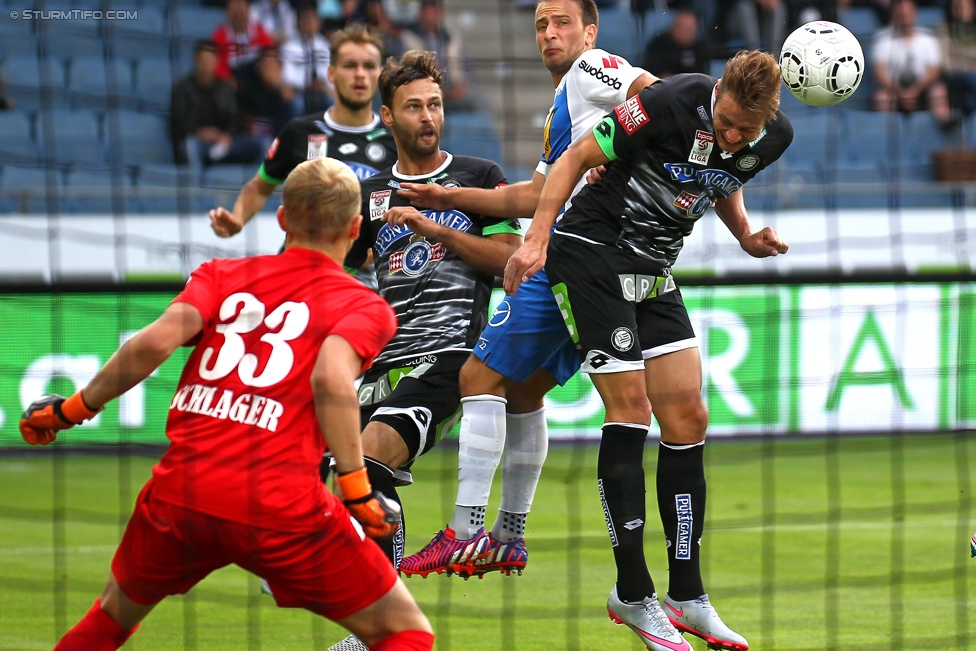 Sturm Graz - Groedig
Oesterreichische Fussball Bundesliga, 2. Runde, SK Sturm Graz - SV Groedig, Stadion Liebenau Graz, 02.08.2015. 

Foto zeigt Alexander Schlager (Groedig), Michael Madl (Sturm) und Roman Kienast (Sturm)
Schlüsselwörter: kopfball