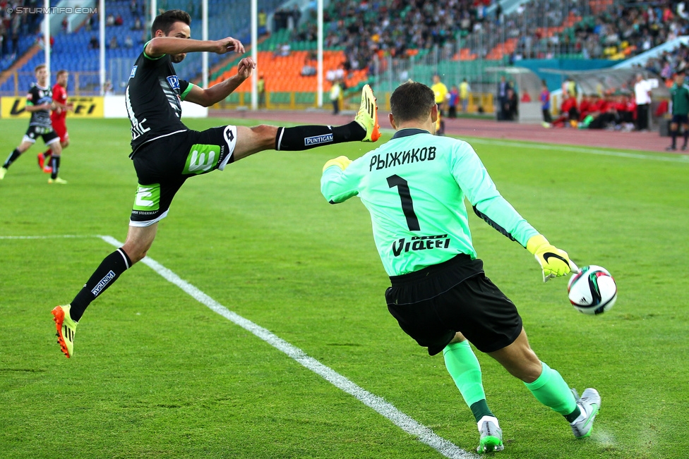 Rubin Kasan - Sturm Graz
UEFA Europa League Qualifikation 3. Runde, FK Rubin Kasan - SK Sturm Graz, Zentralstadion Kasan, 06.08.2015. 

Foto zeigt Josip Tadic (Sturm) und Sergej Ryzhikov (Kasan)
