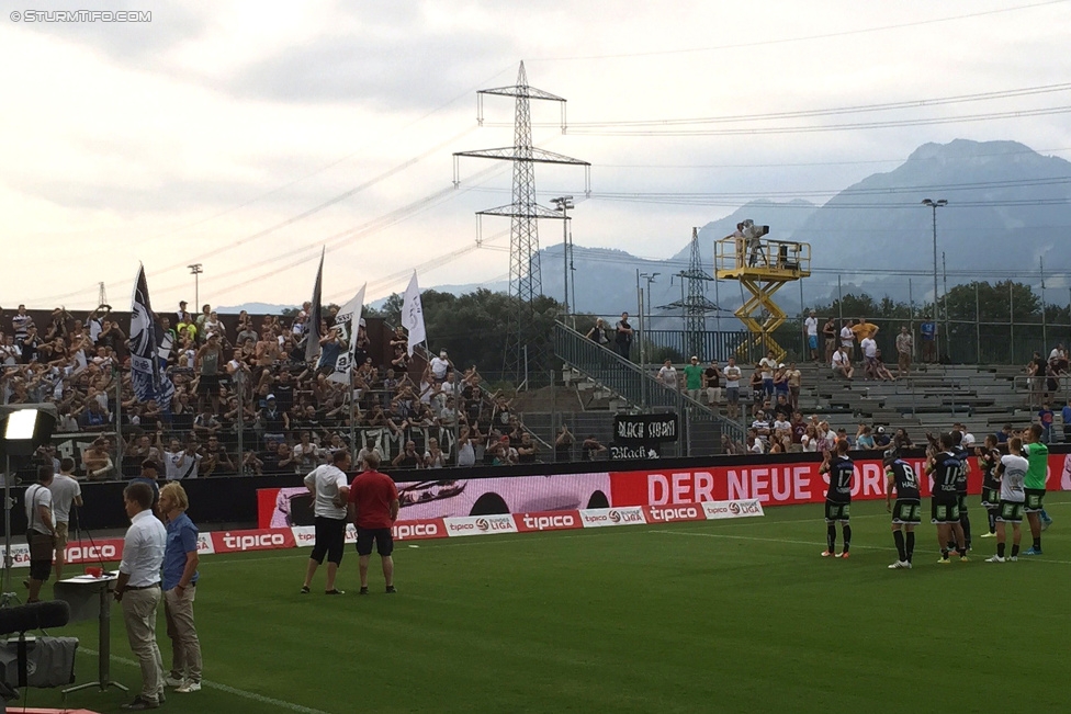 Altach - Sturm Graz
Oesterreichische Fussball Bundesliga, 3. Runde, SC Rheindorf Altach - SK Sturm Graz, Stadion Schnabelholz Altach, 09.08.2015. 

Foto zeigt Fans von Sturm und die Mannschaft von Sturm
