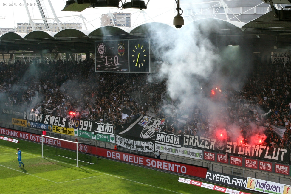 Sturm Graz - Rapid Wien
Oesterreichische Fussball Bundesliga, 5. Runde, SK Sturm Graz - SK Rapid Wien, Stadion Liebenau Graz, 16.08.2015. 

Foto zeigt Fans von Sturm
