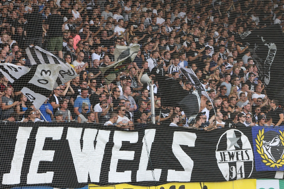 Sturm Graz - Rapid Wien
Oesterreichische Fussball Bundesliga, 5. Runde, SK Sturm Graz - SK Rapid Wien, Stadion Liebenau Graz, 16.08.2015. 

Foto zeigt Fans von Sturm
