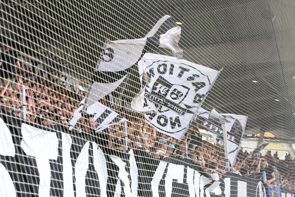 Sturm Graz - Rapid Wien
Oesterreichische Fussball Bundesliga, 5. Runde, SK Sturm Graz - SK Rapid Wien, Stadion Liebenau Graz, 16.08.2015. 

Foto zeigt Fans von Sturm
