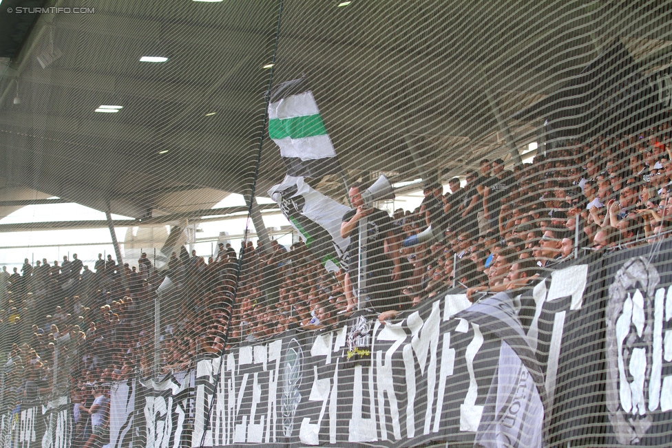 Sturm Graz - Rapid Wien
Oesterreichische Fussball Bundesliga, 5. Runde, SK Sturm Graz - SK Rapid Wien, Stadion Liebenau Graz, 16.08.2015. 

Foto zeigt Fans von Sturm
