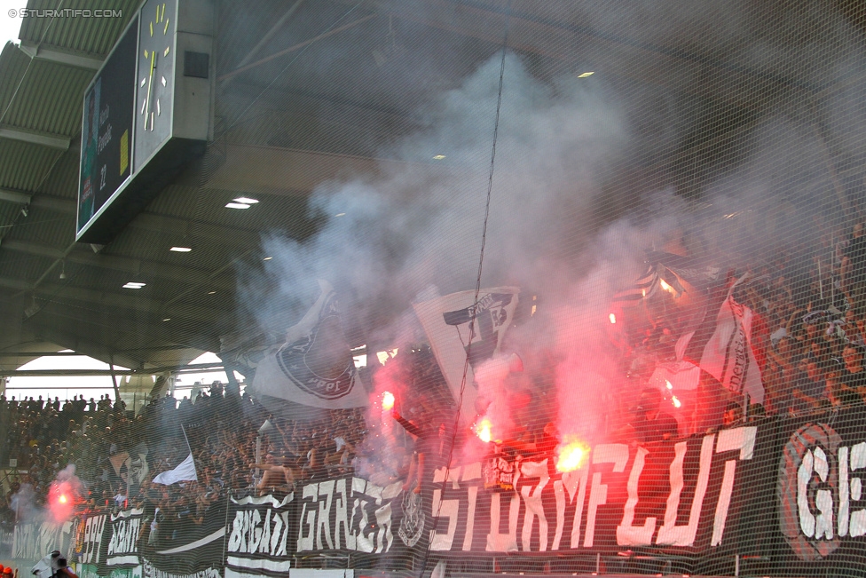 Sturm Graz - Rapid Wien
Oesterreichische Fussball Bundesliga, 5. Runde, SK Sturm Graz - SK Rapid Wien, Stadion Liebenau Graz, 16.08.2015. 

Foto zeigt Fans von Sturm
