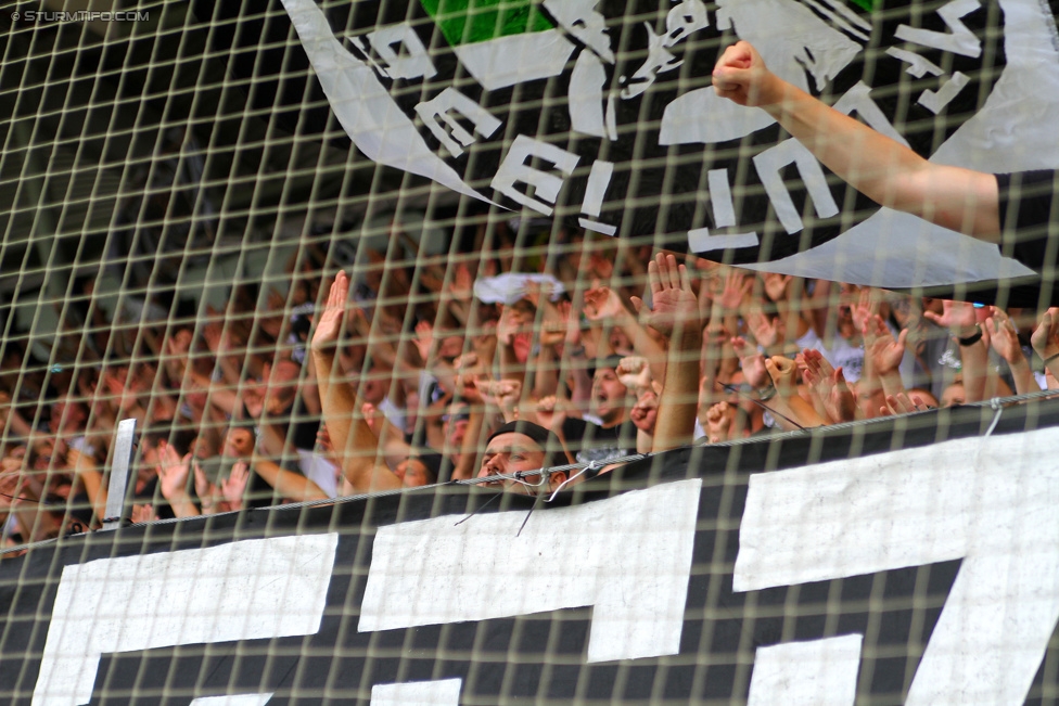 Sturm Graz - Rapid Wien
Oesterreichische Fussball Bundesliga, 5. Runde, SK Sturm Graz - SK Rapid Wien, Stadion Liebenau Graz, 16.08.2015. 

Foto zeigt Fans von Sturm
