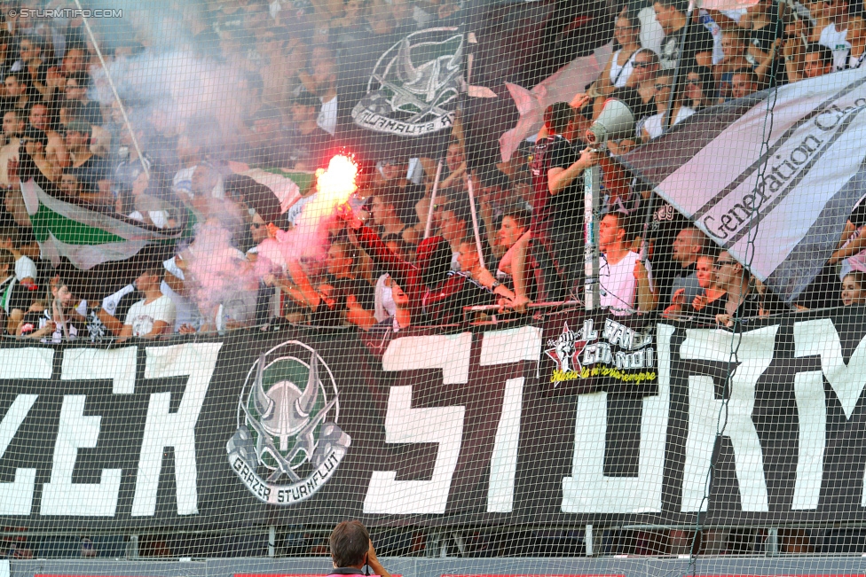 Sturm Graz - Rapid Wien
Oesterreichische Fussball Bundesliga, 5. Runde, SK Sturm Graz - SK Rapid Wien, Stadion Liebenau Graz, 16.08.2015. 

Foto zeigt Fans von Sturm
