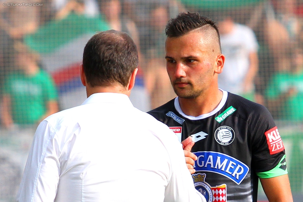 Sturm Graz - Rapid Wien
Oesterreichische Fussball Bundesliga, 5. Runde, SK Sturm Graz - SK Rapid Wien, Stadion Liebenau Graz, 16.08.2015. 

Foto zeigt Franco Foda (Cheftrainer Sturm) und Anel Hadzic (Sturm)
