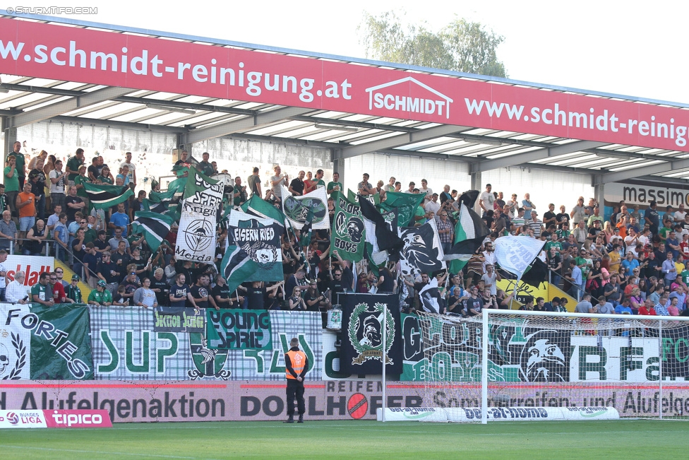 Ried - Sturm Graz
Oesterreichische Fussball Bundesliga, 6. Runde, SV Ried - SK Sturm Graz, Arena Ried, 22.08.2015. 

Foto zeigt Fans von Ried
