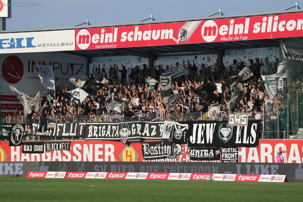 Ried - Sturm Graz
Oesterreichische Fussball Bundesliga, 6. Runde, SV Ried - SK Sturm Graz, Arena Ried, 22.08.2015. 

Foto zeigt Fans von Sturm
