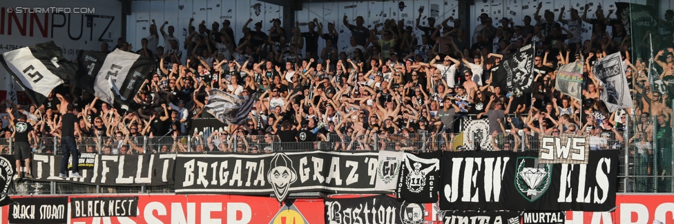 Ried - Sturm Graz
Oesterreichische Fussball Bundesliga, 6. Runde, SV Ried - SK Sturm Graz, Arena Ried, 22.08.2015. 

Foto zeigt Fans von Sturm
