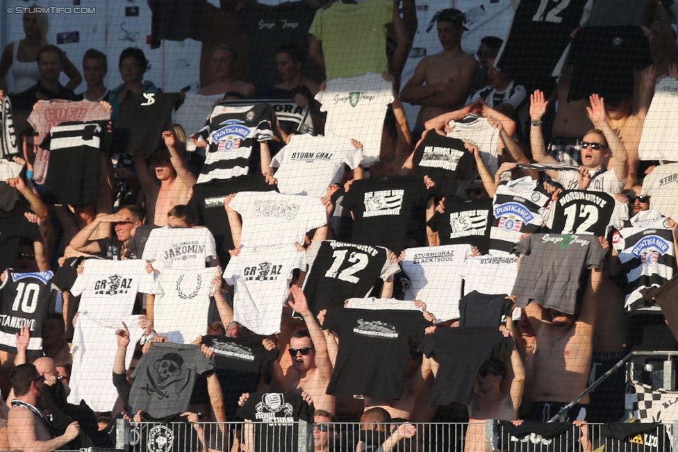 Ried - Sturm Graz
Oesterreichische Fussball Bundesliga, 6. Runde, SV Ried - SK Sturm Graz, Arena Ried, 22.08.2015. 

Foto zeigt Fans von Sturm
