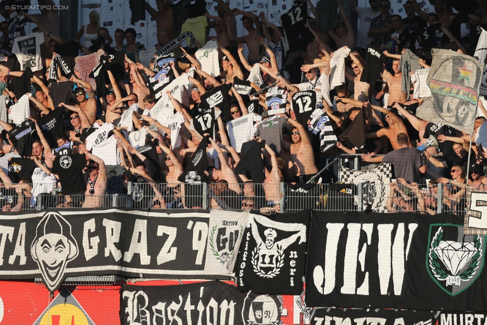 Ried - Sturm Graz
Oesterreichische Fussball Bundesliga, 6. Runde, SV Ried - SK Sturm Graz, Arena Ried, 22.08.2015. 

Foto zeigt Fans von Sturm
