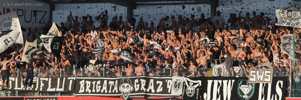 Ried - Sturm Graz
Oesterreichische Fussball Bundesliga, 6. Runde, SV Ried - SK Sturm Graz, Arena Ried, 22.08.2015. 

Foto zeigt Fans von Sturm
