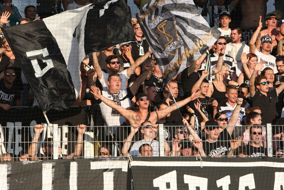 Ried - Sturm Graz
Oesterreichische Fussball Bundesliga, 6. Runde, SV Ried - SK Sturm Graz, Arena Ried, 22.08.2015. 

Foto zeigt Fans von Sturm
