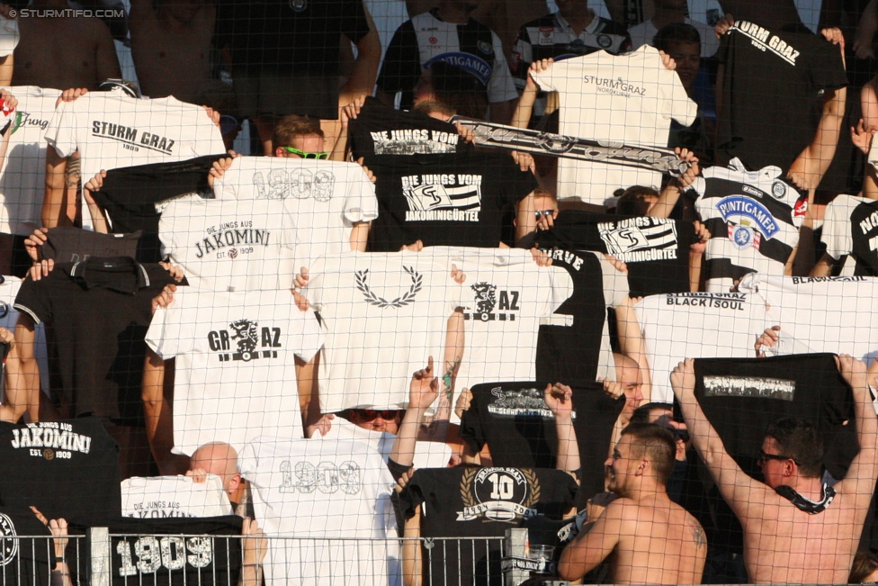 Ried - Sturm Graz
Oesterreichische Fussball Bundesliga, 6. Runde, SV Ried - SK Sturm Graz, Arena Ried, 22.08.2015. 

Foto zeigt Fans von Sturm
