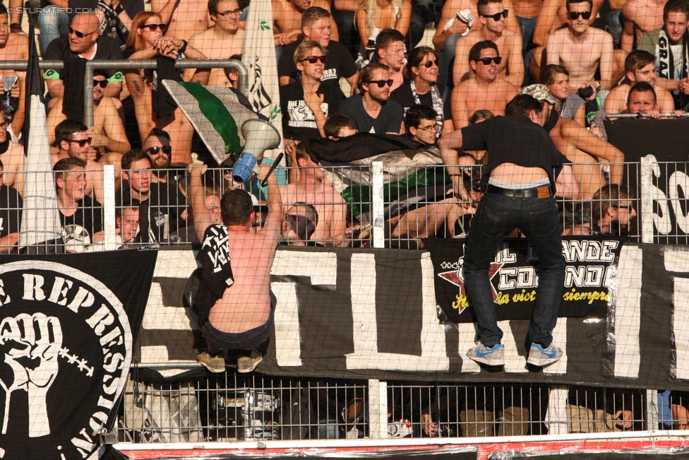 Ried - Sturm Graz
Oesterreichische Fussball Bundesliga, 6. Runde, SV Ried - SK Sturm Graz, Arena Ried, 22.08.2015. 

Foto zeigt Fans von Sturm
