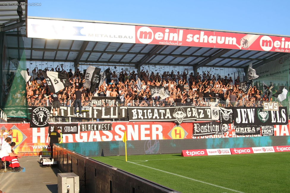 Ried - Sturm Graz
Oesterreichische Fussball Bundesliga, 6. Runde, SV Ried - SK Sturm Graz, Arena Ried, 22.08.2015. 

Foto zeigt Fans von Sturm
